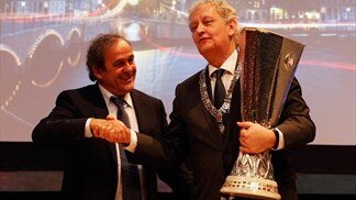 Amesterdão recebe troféu da UEFA Europa League